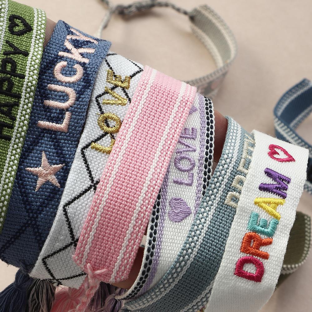 Embroidery Letter N - สร้อยข้อมือถักปักลายตัวอักษรทำมือพร้อมพู่ห้อย เครื่องประดับแฟชั่นนำเข้า งานแฮนด์เมด
