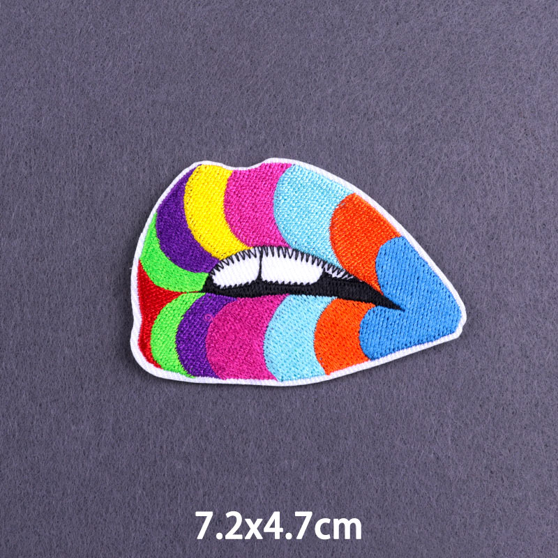 ความรักคือหัวใจรักแพทช์บนเสื้อ - Embroidery Lips บทวิจารณ์และราคา