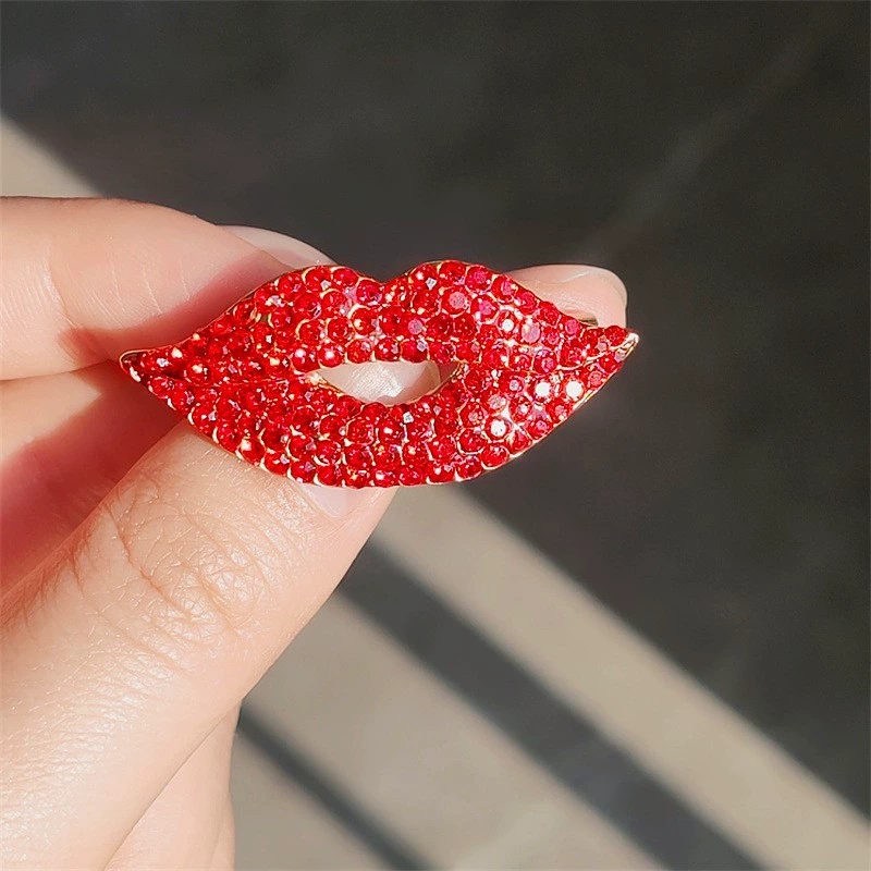 เข็มกลัดรูปปากคริสตัลสีแดงสุดเ - Embroidery Lips บทวิจารณ์และราคา