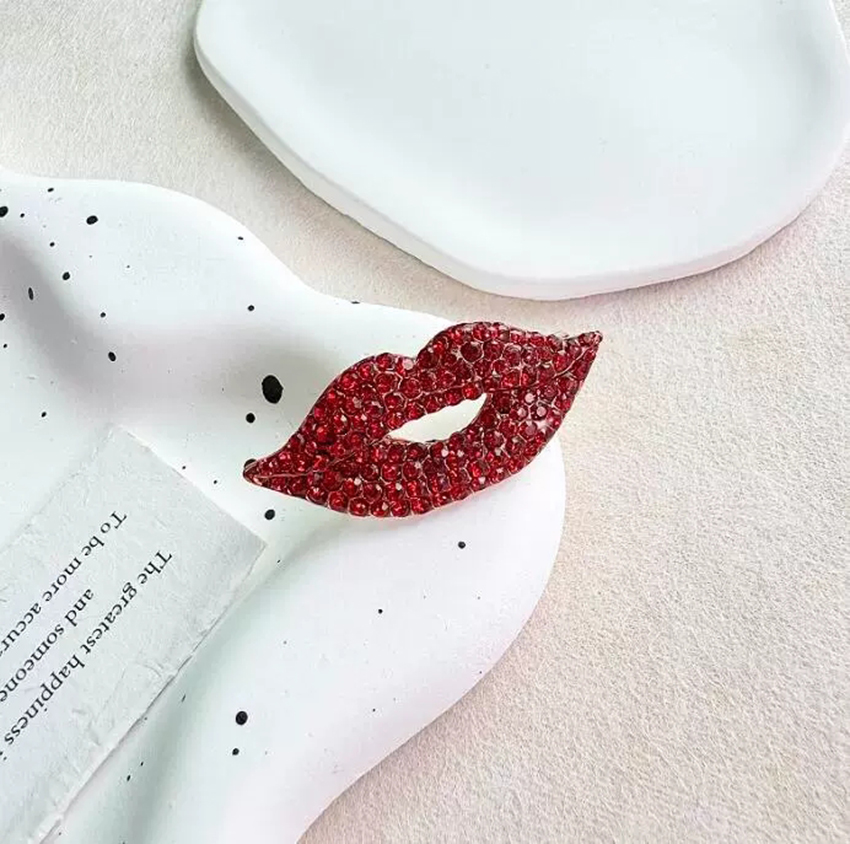 เข็มกลัดรูปปากคริสตัลสีแดงสุดเ - Embroidery Lips บทวิจารณ์และราคา