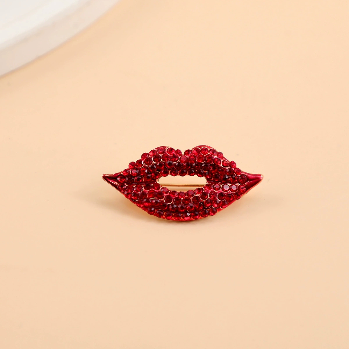 เข็มกลัดรูปปากคริสตัลสีแดงสุดเ - Embroidery Lips บทวิจารณ์และราคา