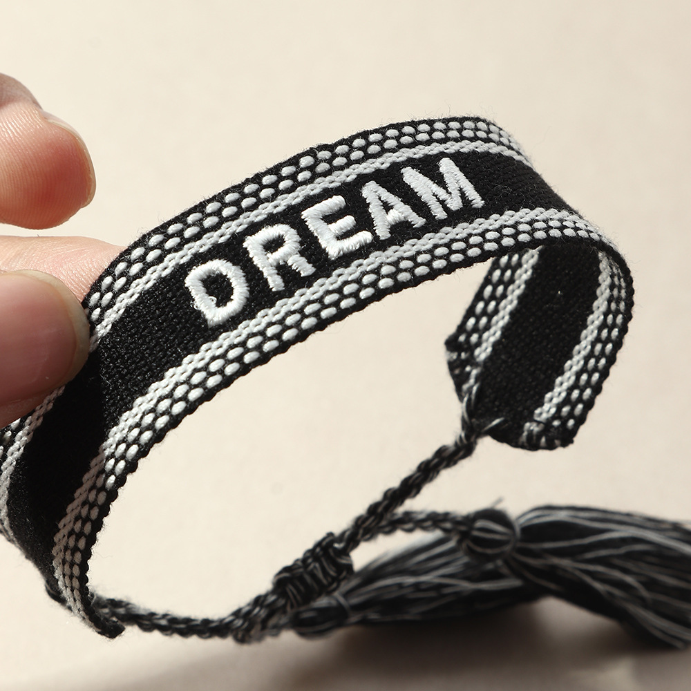 สร้อยข้อมือถักปักลายตัวอักษรทำ - Embroidery Letter N บทวิจารณ์และราคา