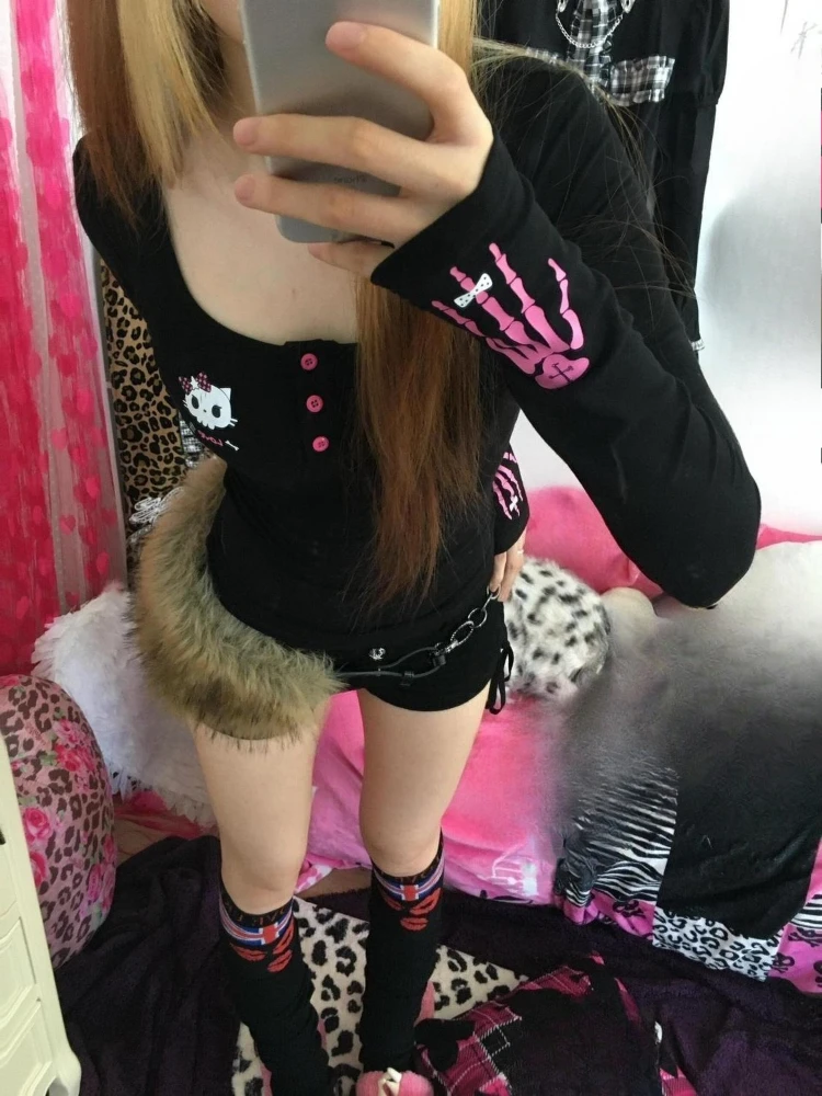 เสื้อยืดพิมพ์ลายการ์ตูนวินเทจ  - Embroidery A บทวิจารณ์และราคา