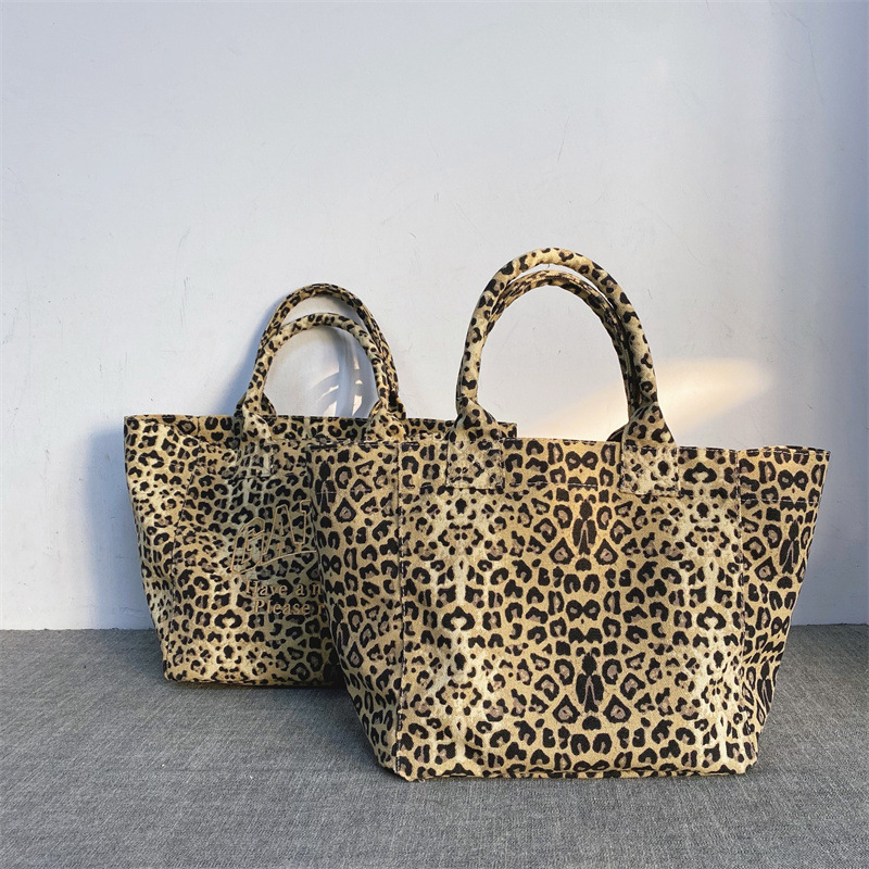 กระเป๋าผ้าแคนวาสลายเสือดาวปักล - Embroidery Motif บทวิจารณ์และราคา