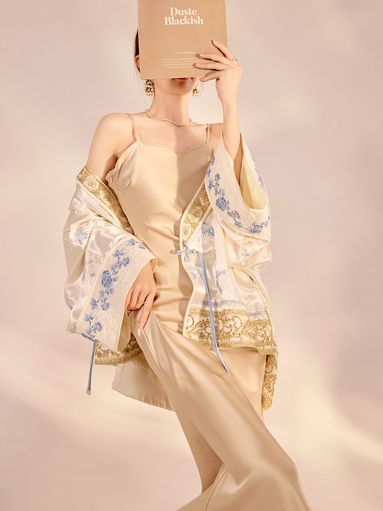 เสื้อแจ็คเก็ตผู้หญิงทรงหลวมหรู - Embroidery A บทวิจารณ์และราคา