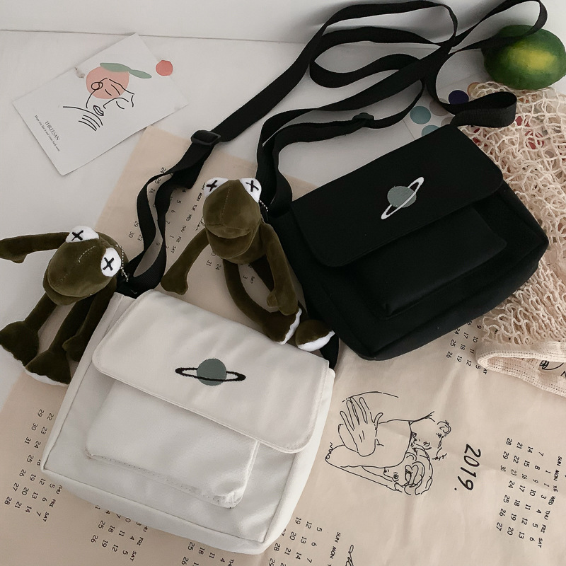 Casual Collage นักเรียน Messen - Embroidery Motif บทวิจารณ์และราคา